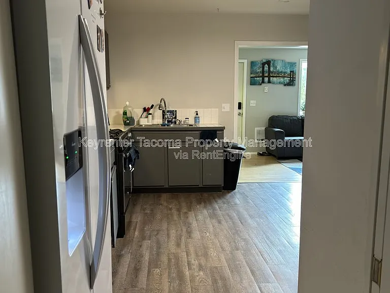 1302 E 40th St #5 — Photo 9