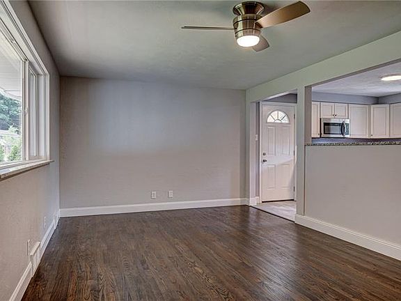 5th image of 217 Woodlawn Dr