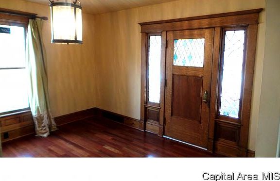 5th image of 1092 N Prairie St