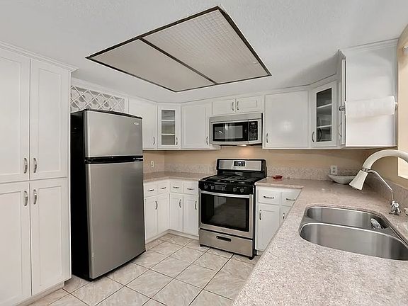 3rd image of 9010 Burke St