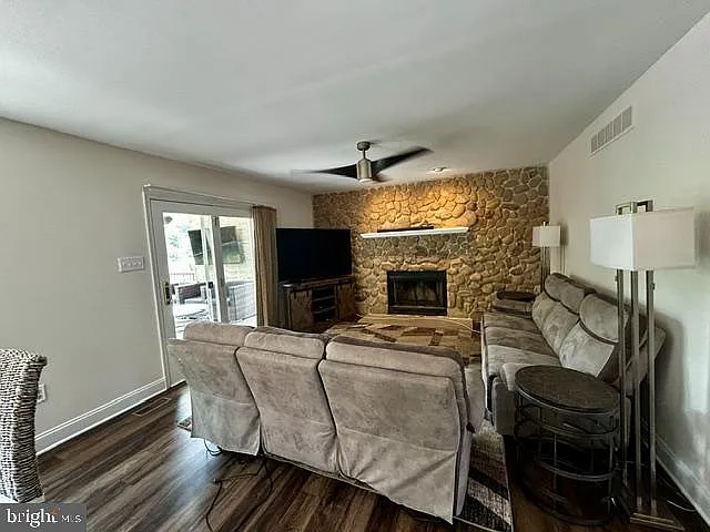 4574 White Oak Ln — Photo 5