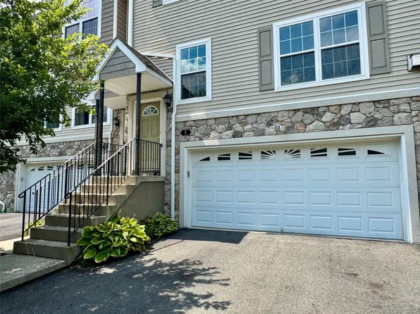 8 Seeley Bull St #120, Monroe, NY 10950