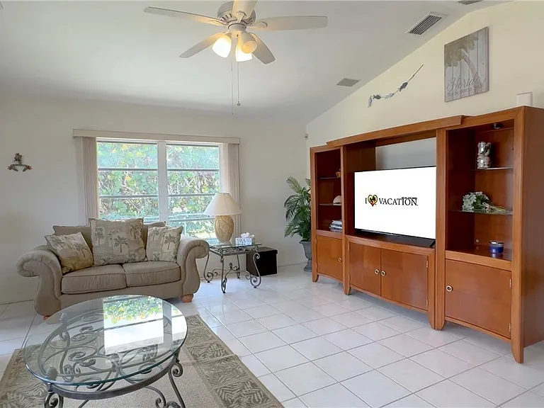 105 SW 39th Pl — Photo 7