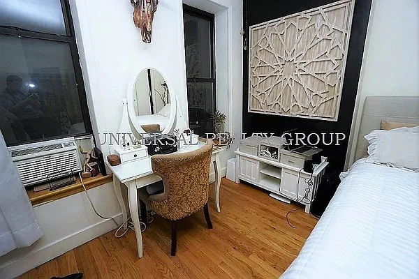 Rented by Universal Realty Group | media 5