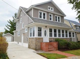22 Woodlawn Ave, Valley Stream, NY 11581