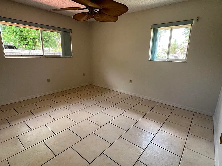 6485 Manila Dr — Photo 16