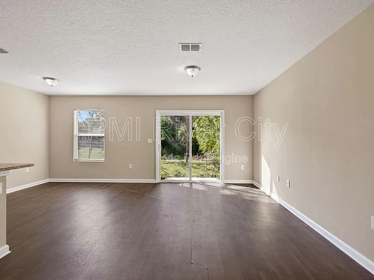7608 Rain Forest Dr N — Photo 10