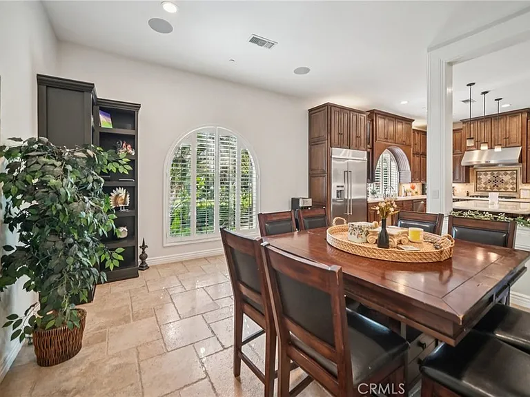 17401 Raymer St — Photo 14