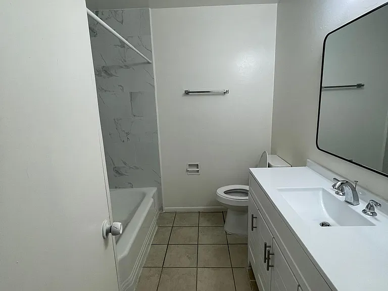 517 Palomas Dr SE #A — Photo 13