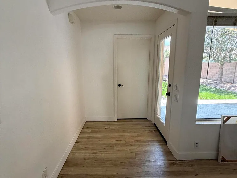 1933 E Tyson Pl — Photo 10