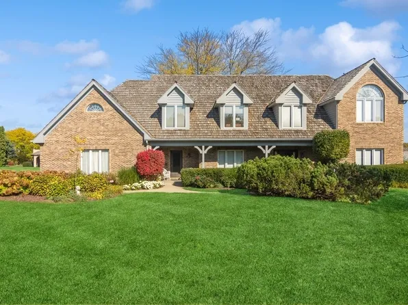 2 Harvard Ln, Hawthorn Woods, IL 60047