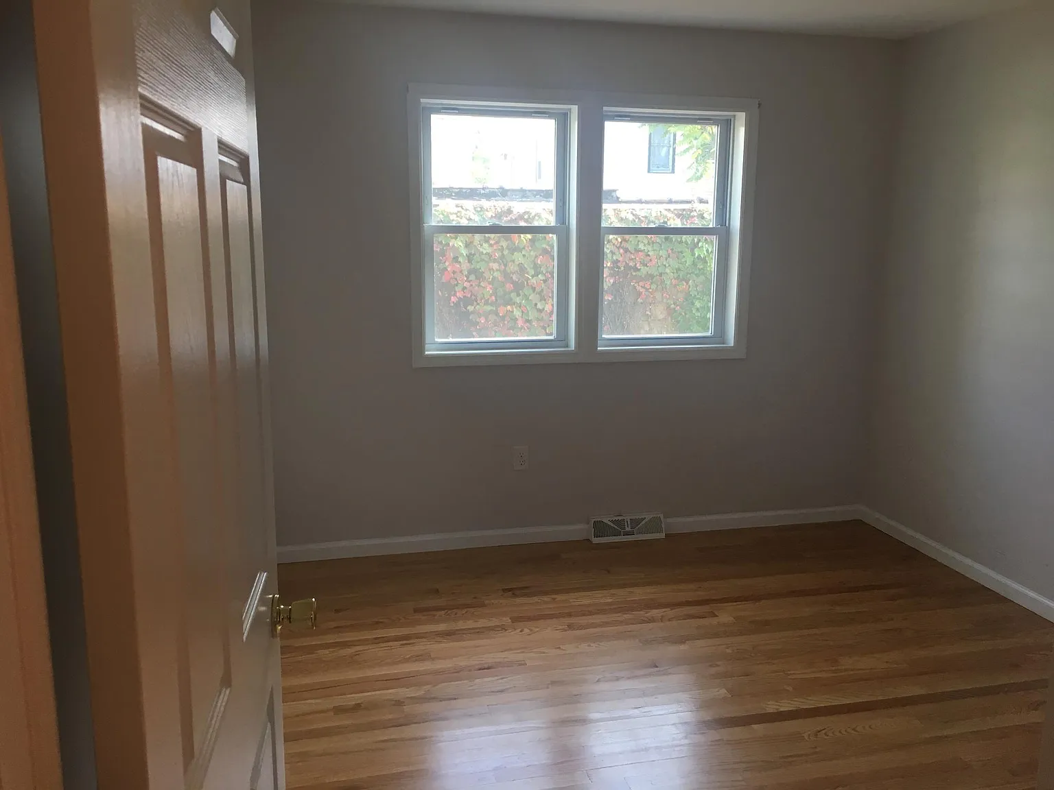 3 bed, 1200 sqft, $2,000 — Photo 3