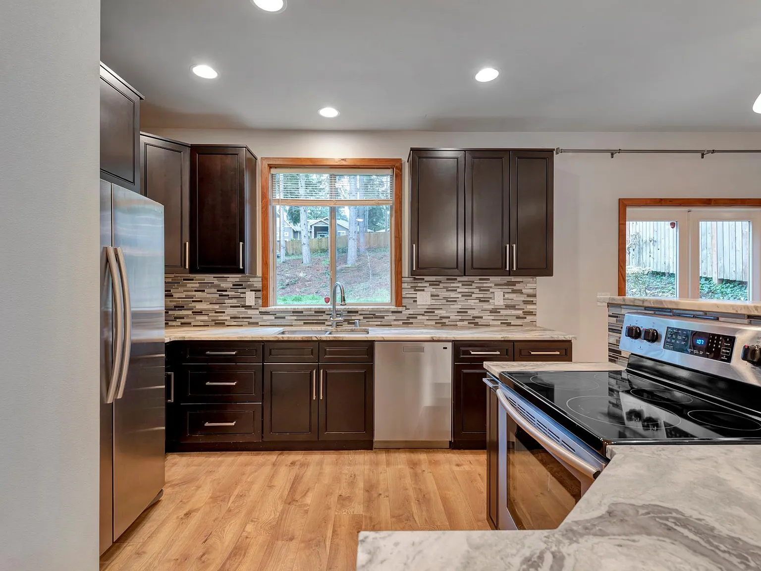3 bed, 2.5 bath, 1430 sqft, $3,095 — Photo 4