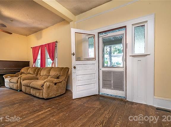 5th image of 406 N Lakeside Dr