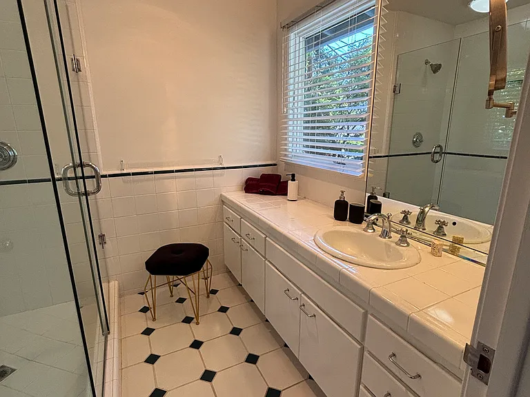 4736 Zelzah Ave — Photo 12