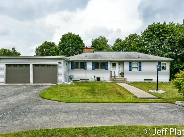 8121 Youngman Rd, Greenville, MI 48838