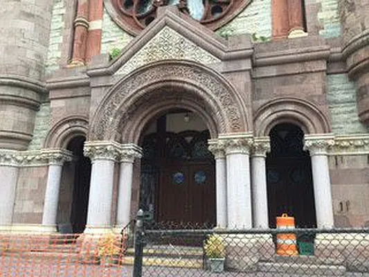 Rented by Albert Attias, LREB | media 8