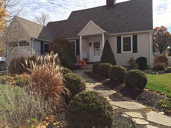 2nd image of 132 Windsor St
