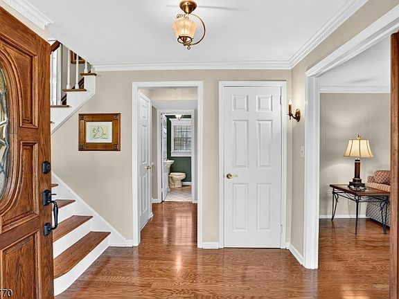 3rd image of 4 Fox Chase Ln