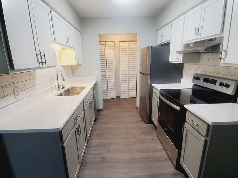 Sugarbush Apartments — Photo 212