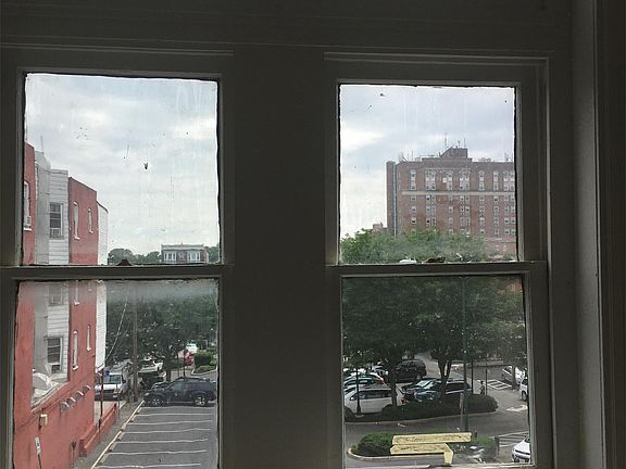 5th image of 30 E Franklin St #2