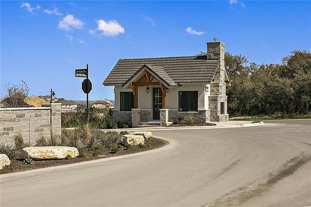 2nd image of 2405 Berkleys Brook Dr
