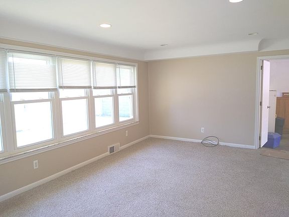 5th image of 21518 Alexander St