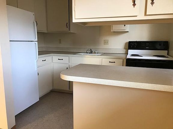 3rd image of 32 Highland Ave APT 8