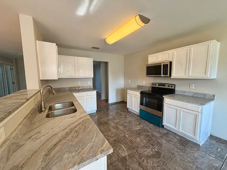 2732 Ingram Cir — Photo 9