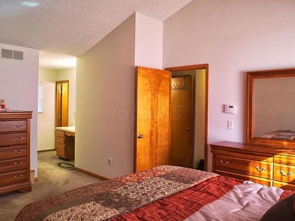 3rd image of 4860 Briargrove Dr