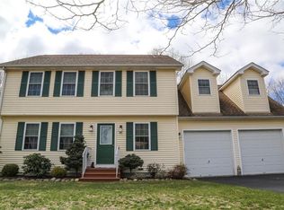 21 Tex Ct, Warwick, RI 02886