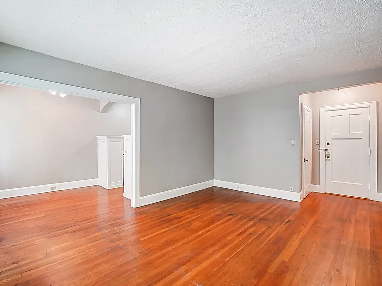 2560 Madison Rd #10 — Photo 5