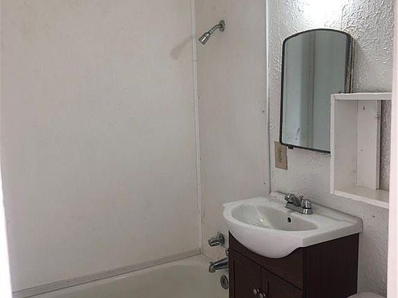 5th image of 1449 E Park Pl