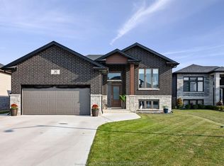 30 Hawthorne Cres, Chatham Kent, ON N0P 2L0