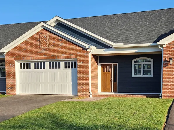 1703 Cedar Ridge Dr, Radford, VA 24141