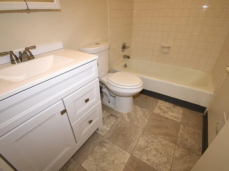 832 Kellogg Ave — Photo 11