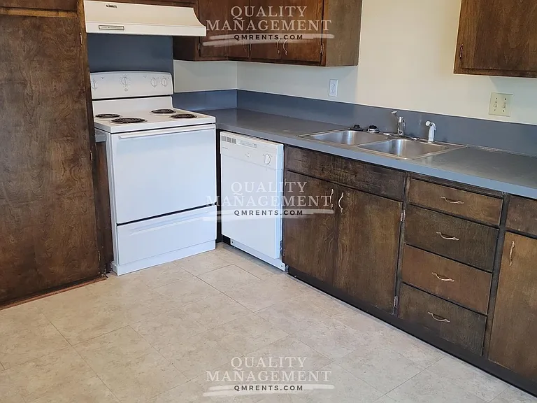 121 W Louisiana Ave — Photo 1