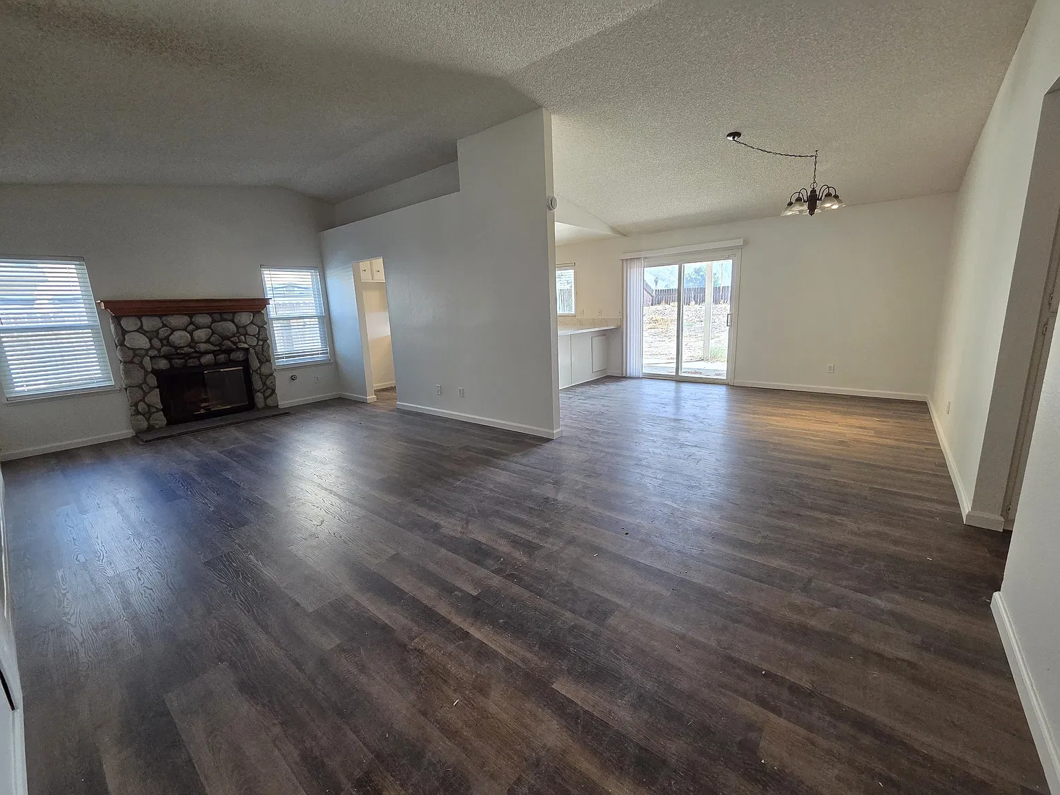 3 bed, 1340 sqft, $2,425 — Photo 4