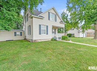 822 W South St, Girard, IL 62640