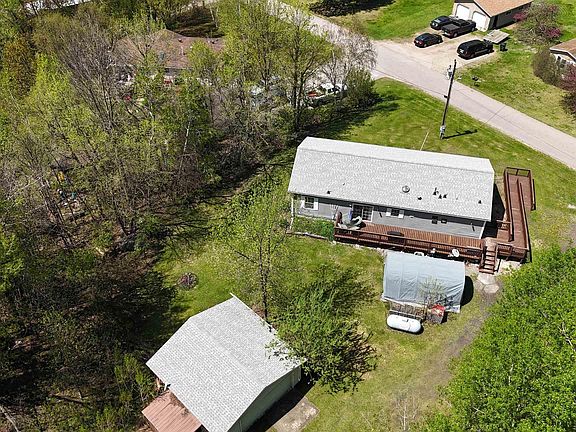 3rd image of 10676 Hillcrest Dr