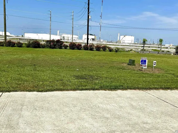 8002 Angela Ln, Grand Isle, LA 70358