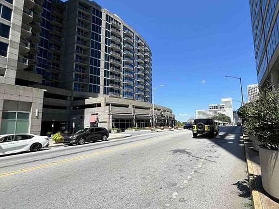 Exterior Neighborhood (street photo)