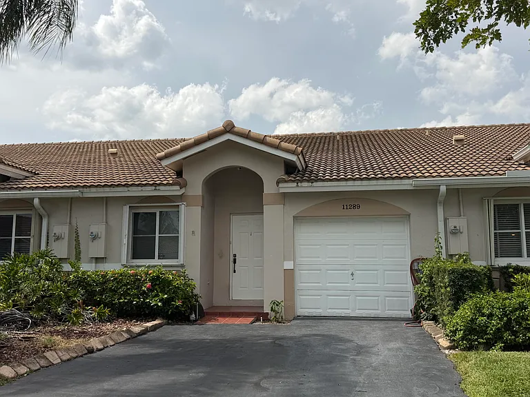 11289 SW 18th Ct — Photo 1