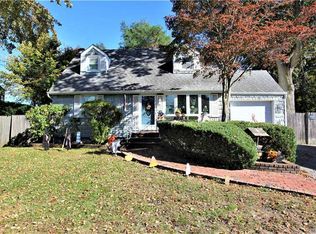 37 Gregory Dr, Ronkonkoma, NY 11779