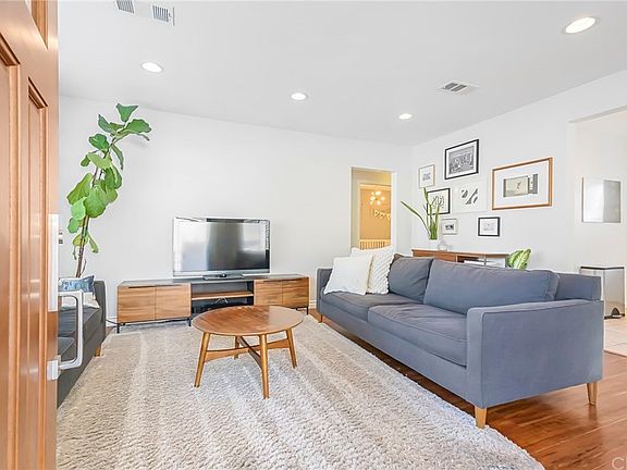 3rd image of 4807 Hackett Ave