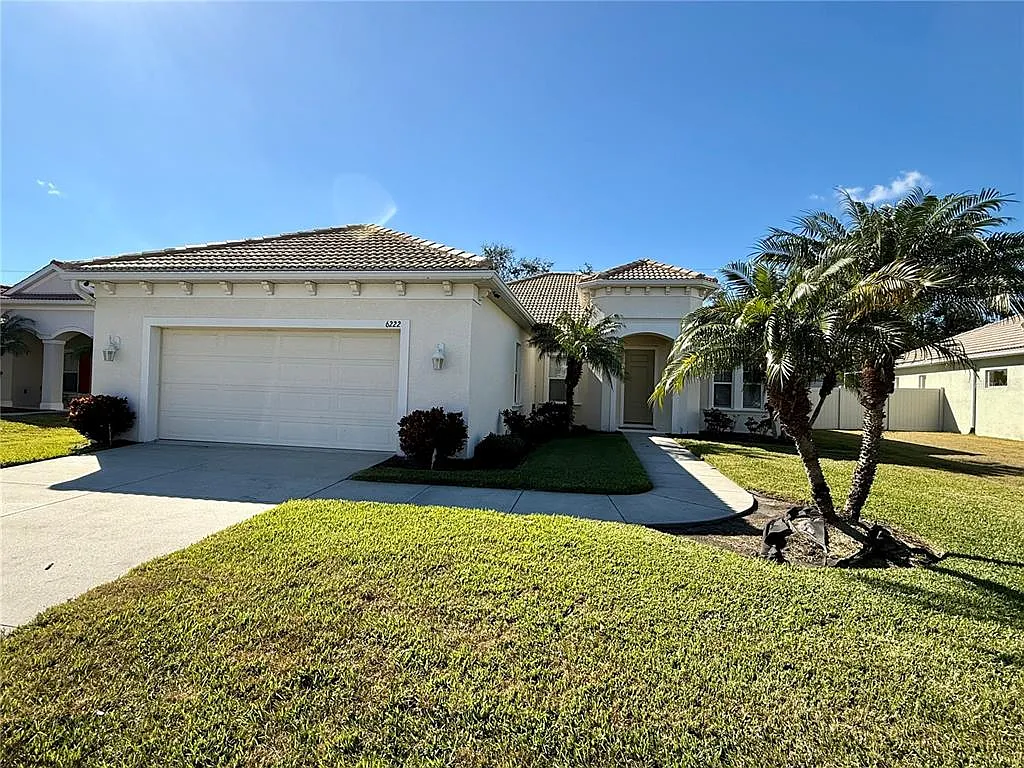 3 bed, 2.0 bath, 2311 sqft, $2,800 — Photo 3