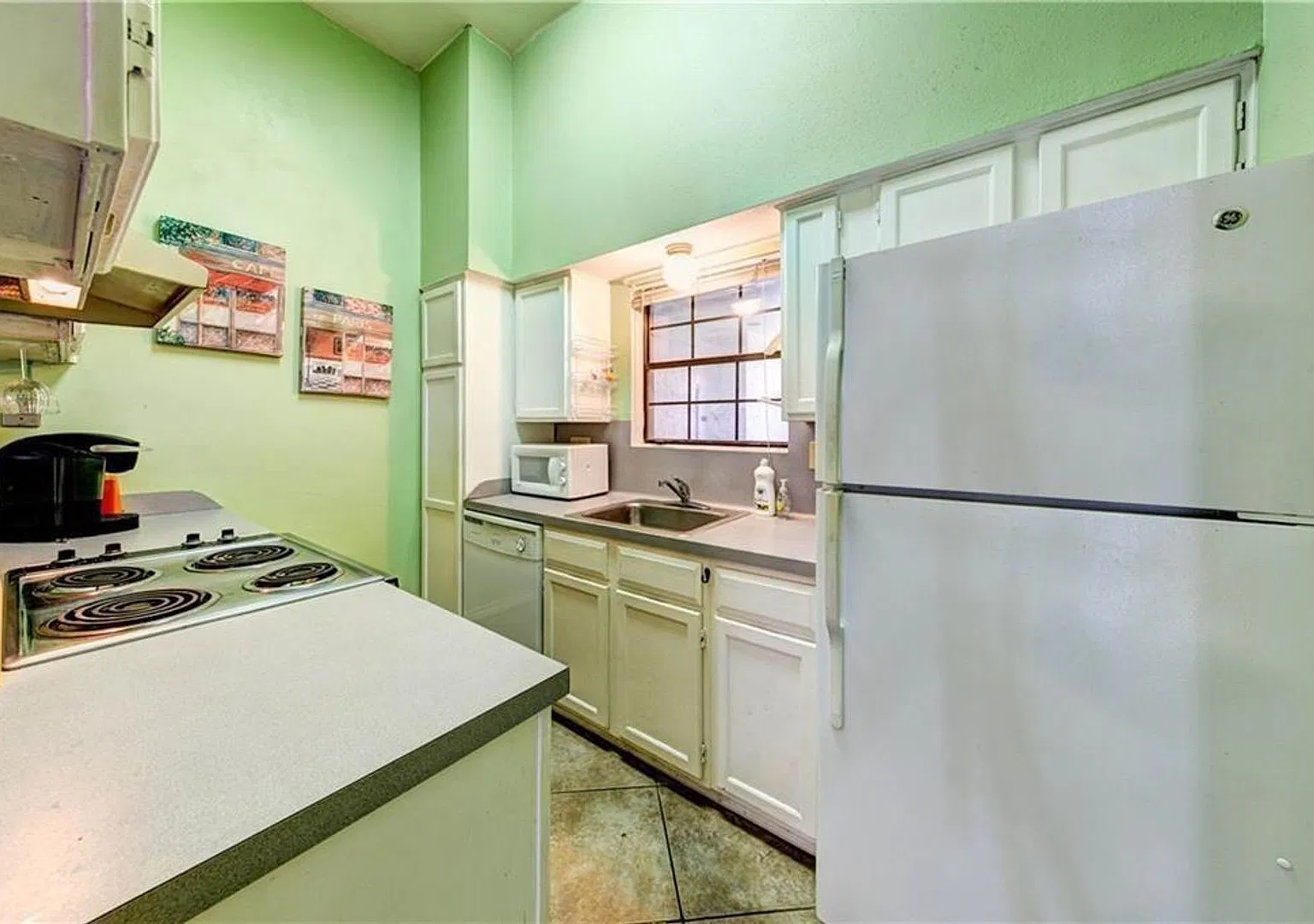 2 bed, 900 sqft, $1,900 — Photo 1