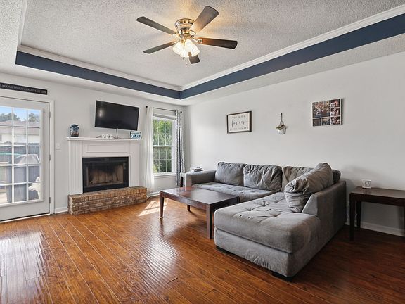 5th image of 332 Brook Mead Dr