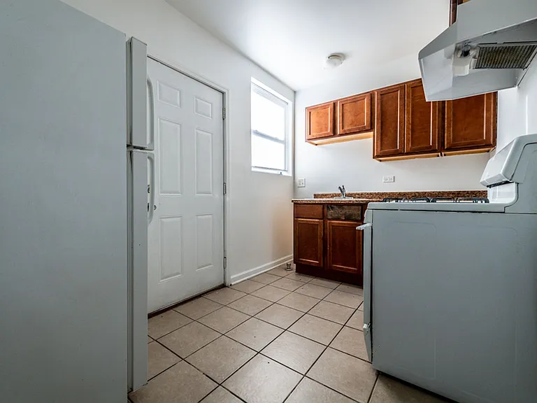 8127 S Ellis — Photo 13