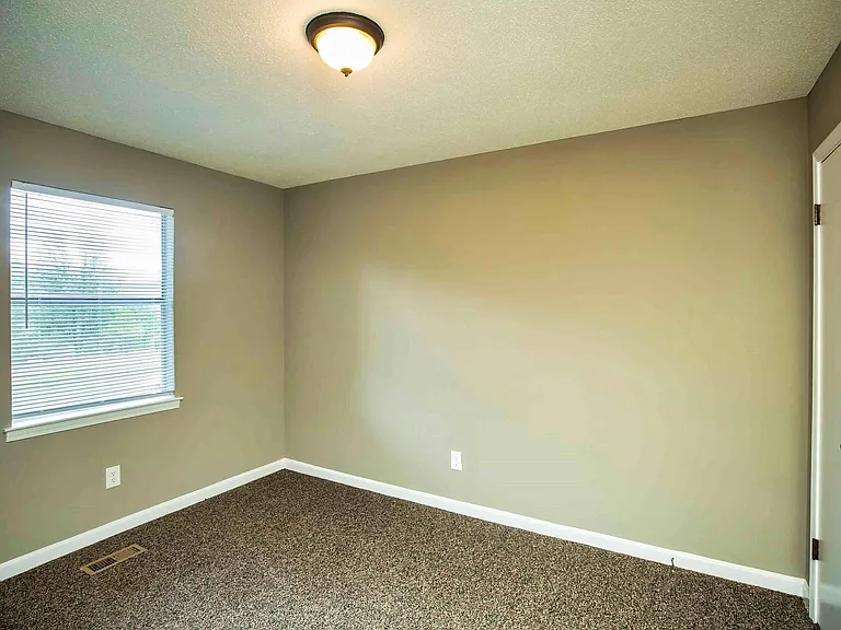 7823 Happy Hollow Rd — Photo 13